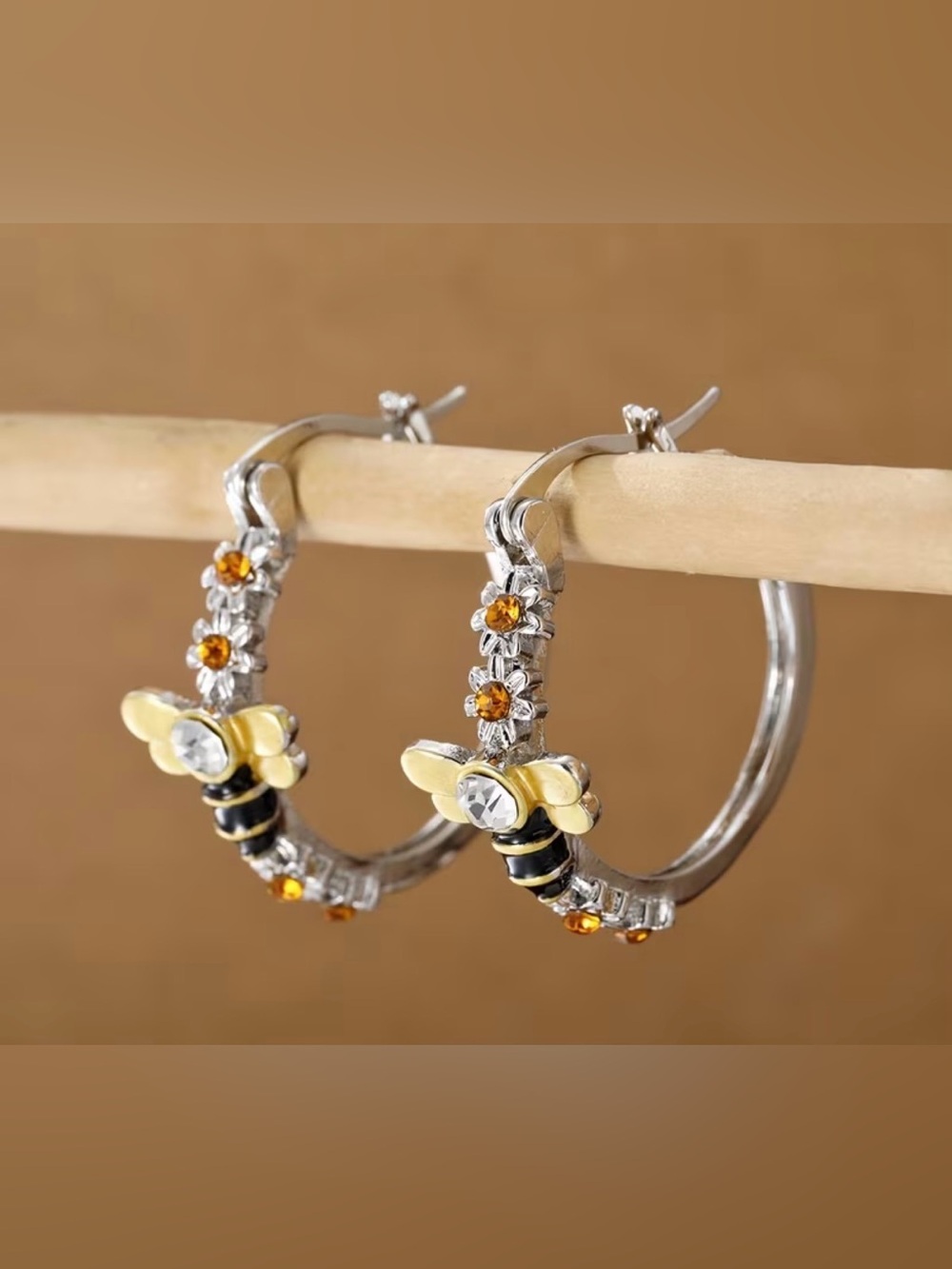 🐝🐝🐝BOGOHO🐝🐝🐝Dainty Bee Hoop Earrings w/Matching Bee Necklace-Silver - Picture 2 of 7